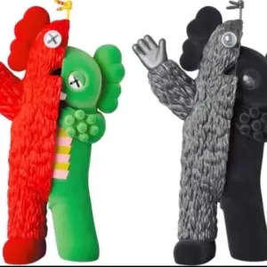 KAWS KACHAMUKKU Vinyl Figure GreenRed & Black Set