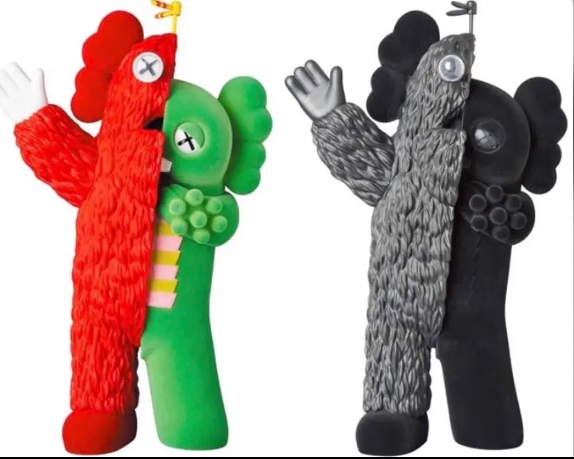 KAWS KACHAMUKKU Vinyl Figure GreenRed & Black Set